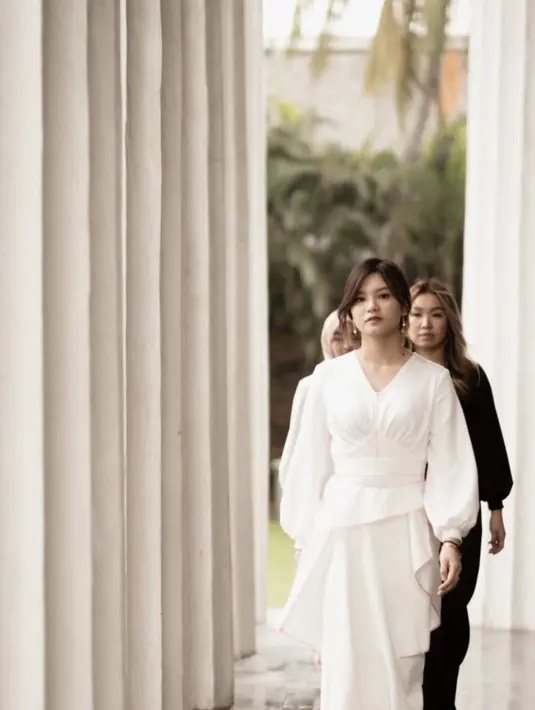 Kreator fashion TikTok juga akan diajak untuk ikut berpartisipasi dalam tantangan #GirlBoss, dimana kreator diminta untuk membuat konten perubahan busana atau outfit changes yang menggambarkan seorang girlboss sesuai dengan perspektifnya masing-masing. (Instagram At Vezzo)