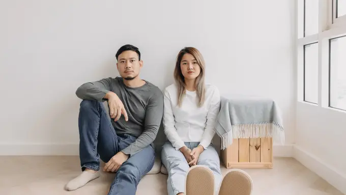 couple agustus silent treatment