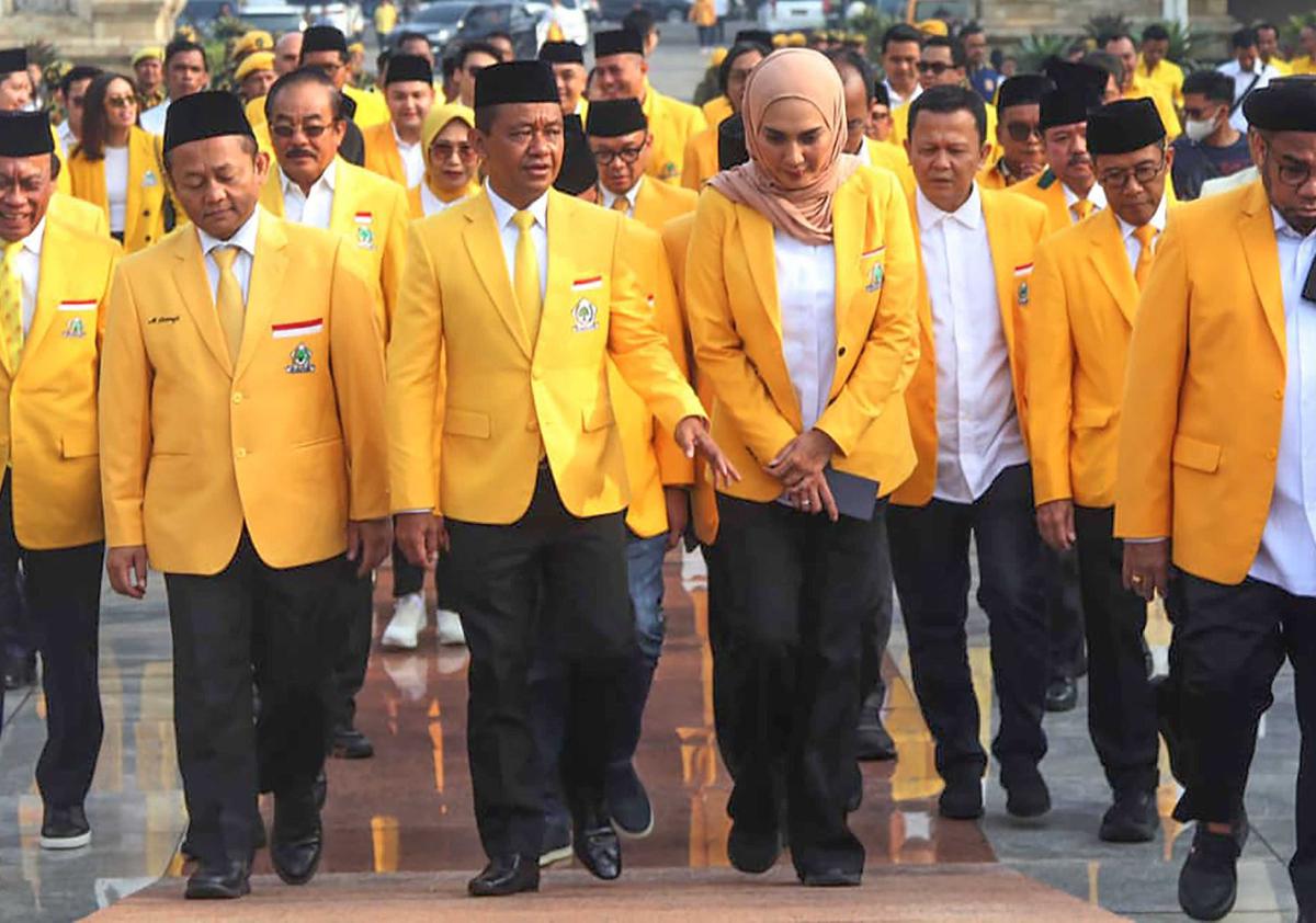 FOTO: Bahlil Lahadalia Pimpin Ziarah TMP Kalibata di HUT ke-61 Partai Golkar
