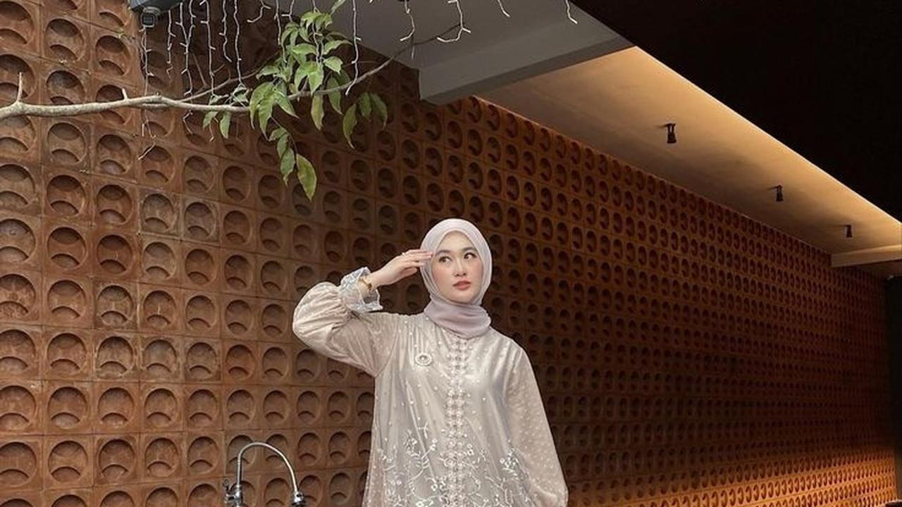 6 Inspirasi Baju Tunik Lebaran 2025 yang Wajib Kamu Coba! Tampil Anggun dan Modis dengan Pilihan Terbaik