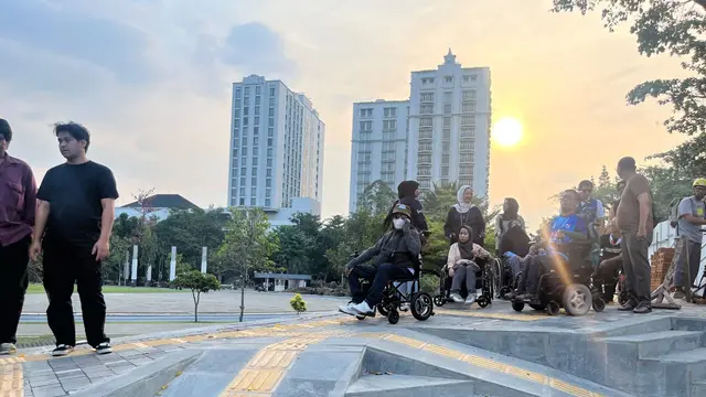 Penyandang disabilitas di Bandung meminta pemerintah setempat melibatkan mereka saat ada renovasi fasilitas publik. Termasuk saat renovasi trotoar. (Dok  Bandung Independent Living Center (BILiC))