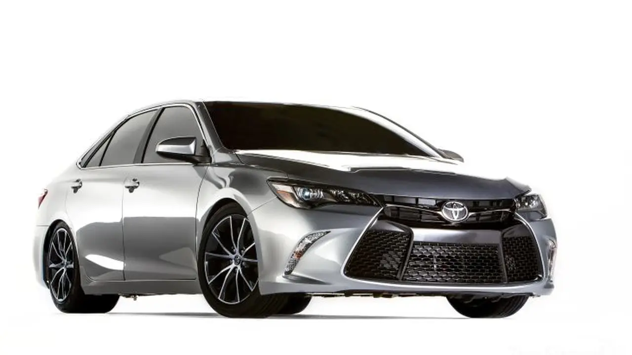 Beginilah Tampang Toyota Camry Saat Dipakai Balap Drag Race