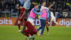 Lazio sukses mencuri poin penuh dari markas AS Roma pada laga pekan ke-13 Liga Italia 2022/2023 yang berlangsung di Stadio Olimpico, Senin (7/11/2022) dini hari WIB. (AP/Gregorio Borgia)