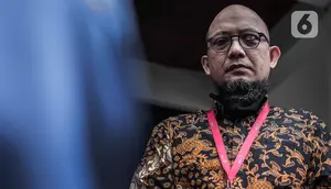 Penyidik KPK Novel Baswedan usai memneuhi panggilan penyidik Komisi Kejaksaan di Jakarta, Kamis (2/7/2020). Novel Baswedan memberikan keterangan terkait aduan masyarakat terhadap penuntut kasus penyerangan air keras pada 2017. (Liputan6.com/Johan Tallo)