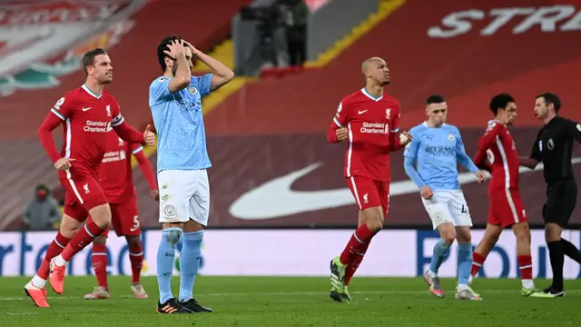 FOTO: Gegara 2 Blunder Alisson Becker, Liverpool Tumbang 1-4 di Kandang dari Manchester City