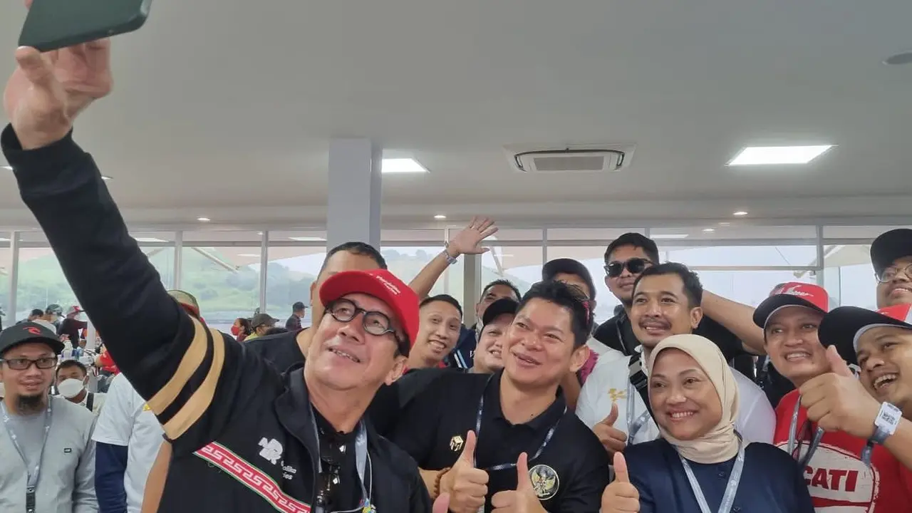Menteri Ketenagakerjaan, Ida Fauziyah, bangga menyaksikan langsung gelaran MotoGP Mandalika 2022