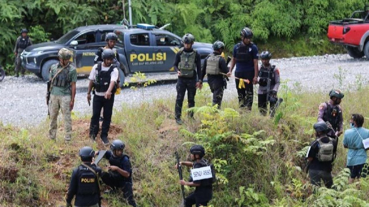VIDEO: Rekonstruksi Kekejaman KKB Tembak Anggota Brimob di Papua, Dijaga Polisi Bersenjata