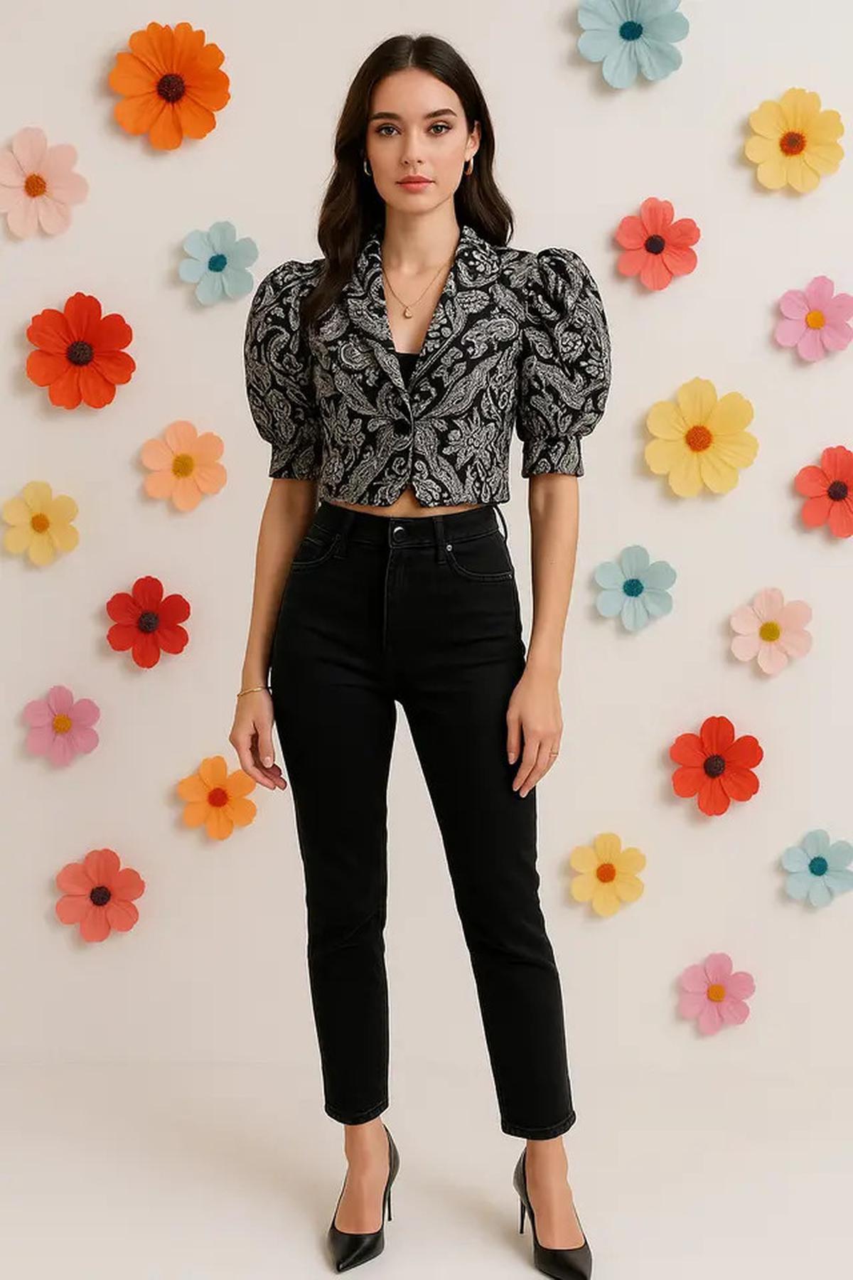 7 Model Blazer Batik Lengan Puff Crop, Feminin Tapi Tetap Edgy