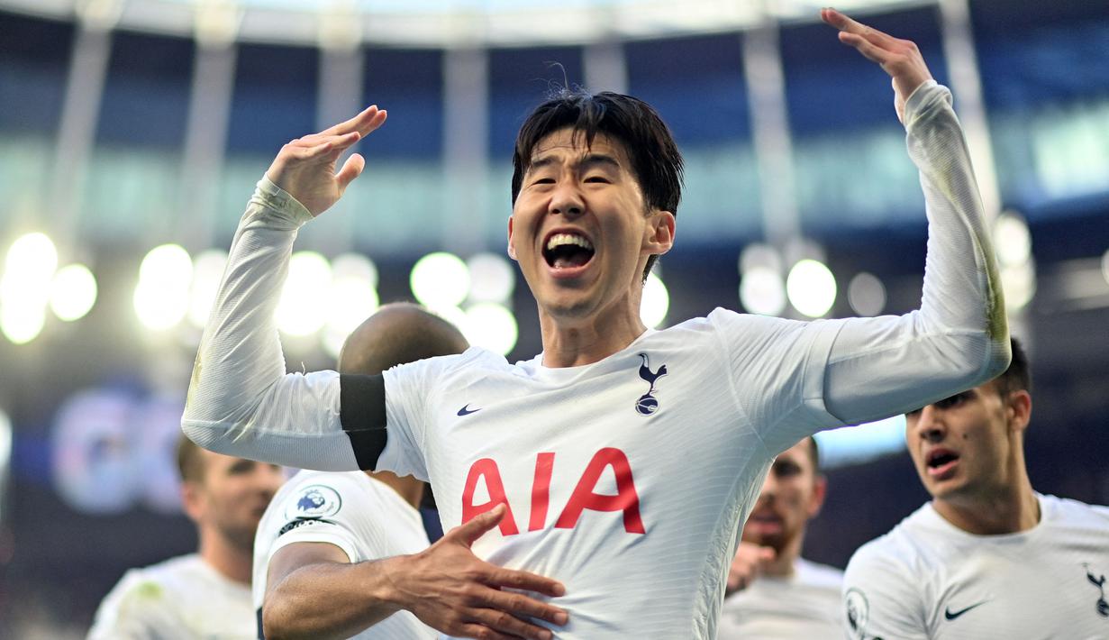 Son Heung Min merupakan pemain Korea Selatan yang menjadi andalan Tottenham Hotspur sejak didatangkan pada 2015 lalu. Ia selalu tampil impresif di setiap musimnya dan saat ini telah mengoleksi 4 gol dan 1 assist. Son juga tercatat telah menjadi man of the match sebanyak 4 kali. (AFP/Justin Tallis)