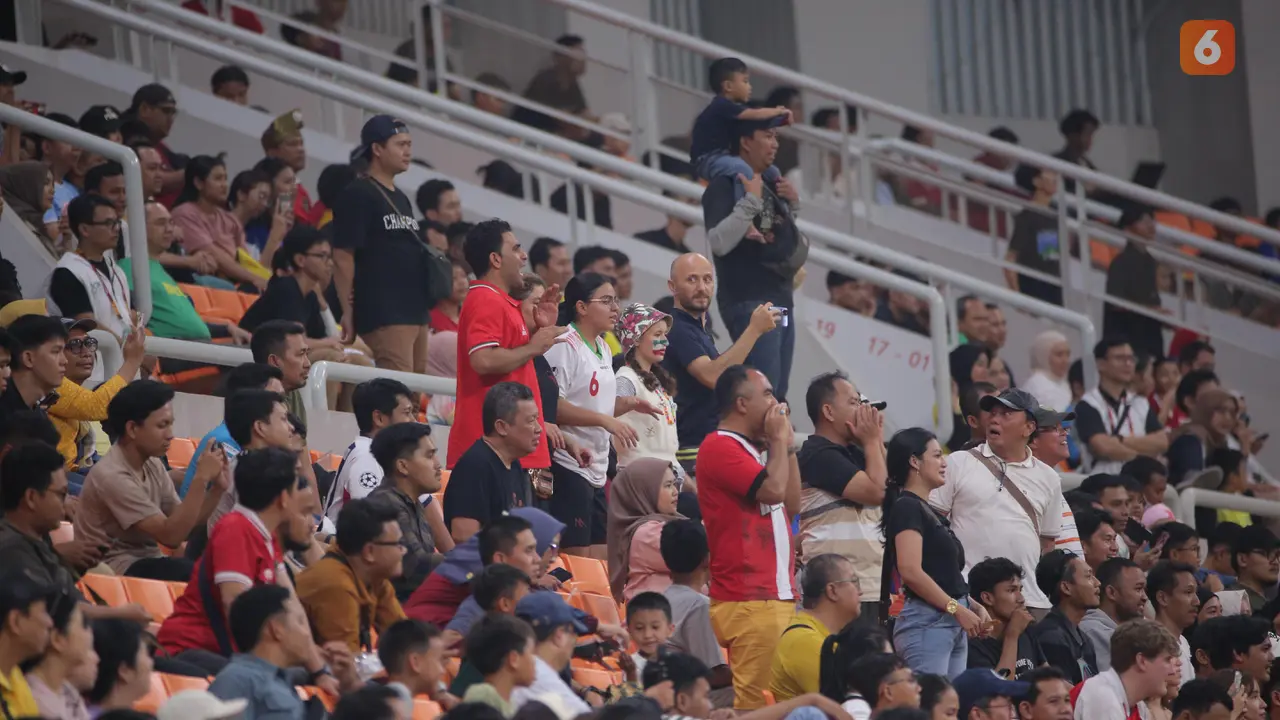 Suasana Penonton di JIS