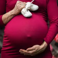 Ketahui mitos-mitos kehamilan anak pertama (foto: Pexels/Andre Furtado)