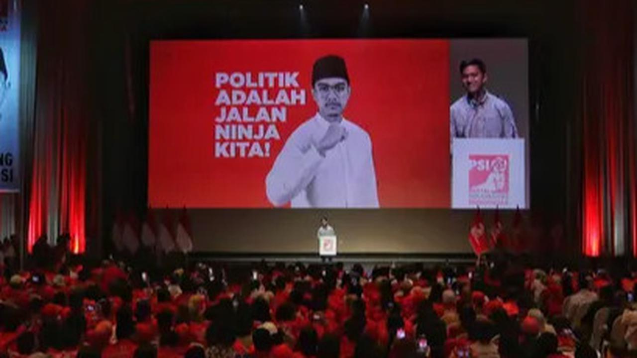 "Rumahnya kan beda. Saya kan rumahnya beda, saya sudah punya istri. Rumah saya beda," ujarnya.