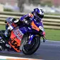 Pembalap asal Portugal, Miguel Oliveira menjadi yang tercepat di MotoGP Portugal di sirkuit Portimao (AFP)