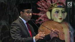 Gubernur DKI Jakarta Anies Baswedan memberi arahan saat melepas Kafilah Provinsi DKI Jakarta untuk mengikuti MTQ Tingkat Nasional XXVII, Jakarta, Kamis (4/10). MTQ Nasional XXVII akan digelar di Medan dan Deli Serdang. (Liputan6.com/Faizal Fanani)