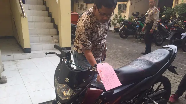 Penjambret Cempak Putih