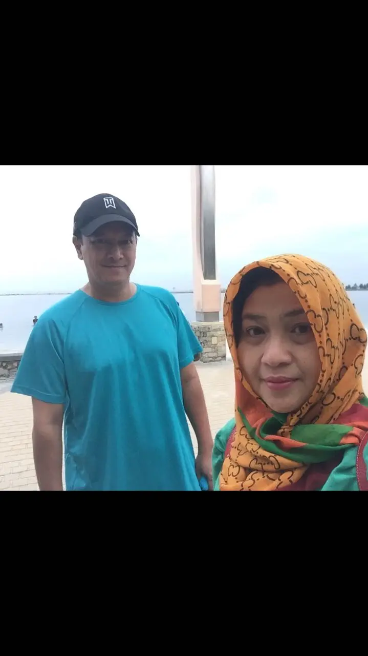 Dina Mariana bersama suami, Radian Ratulangi Sugandi (Dok. Pribadi)