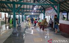 Banjir Banten Lama Rendam Kawasan Wisata Religi, Aktivitas Ziarah Tetap Berlangsung