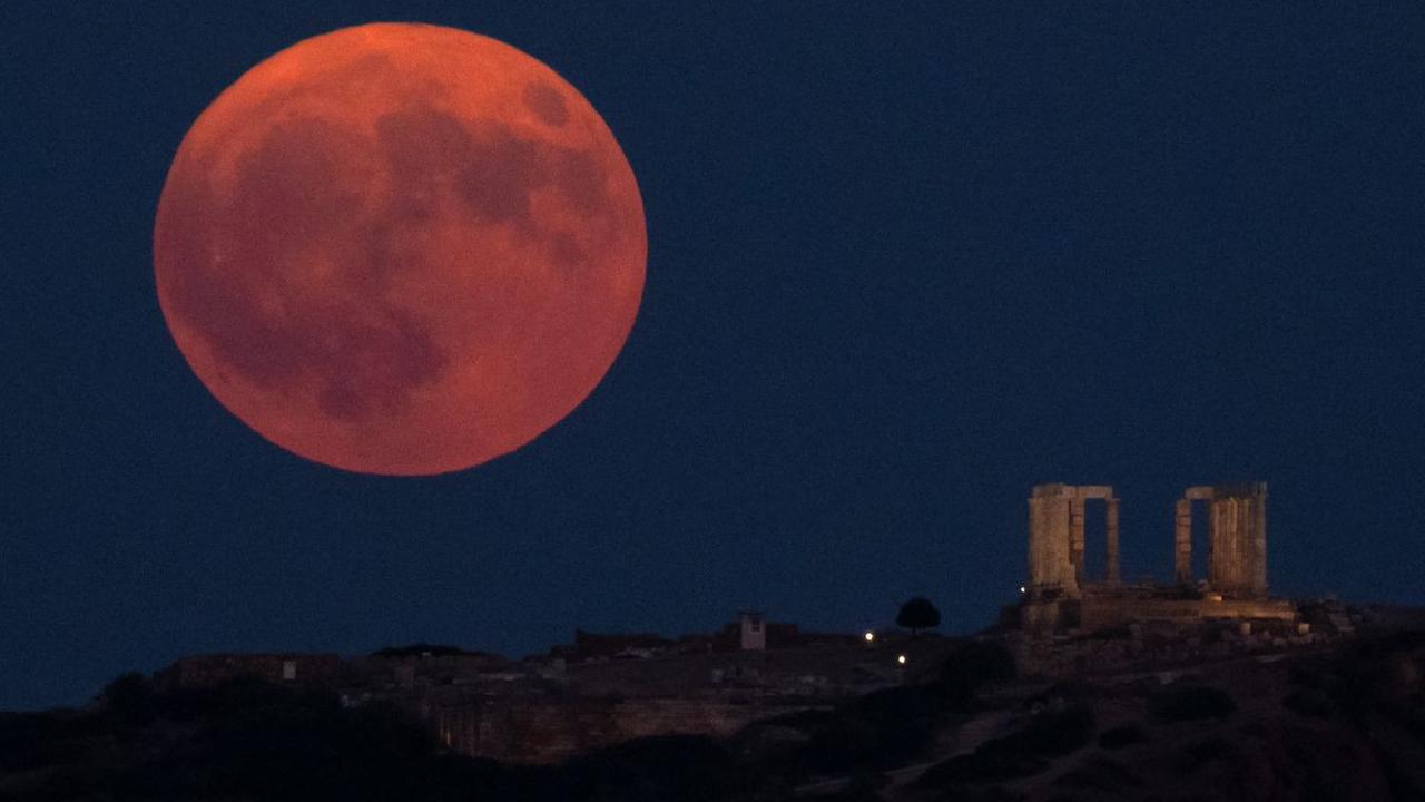 Bulan purnama terbesar atau supermoon terjadi pada Senin (19/8). Fenomena yang juga dikenal sebagai Blue Moon ini menjadi supermoon paling terang pada 2024.&nbsp;