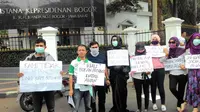 Protes Asap, Mahasiswa Riau di Bogor Membawa "Pocong"