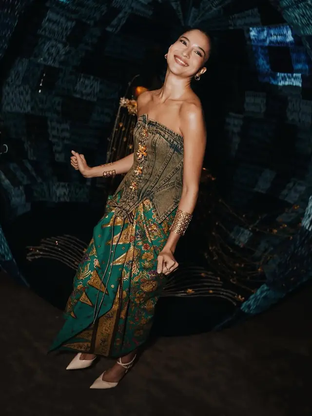 Inspirasi OOTD Kenakan Wastra yang Bisa Dikenakan saat Parade Wastra Nusantara 2025.