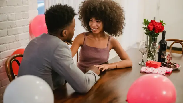 Love bomber tidak suka saat pasangan bergaul