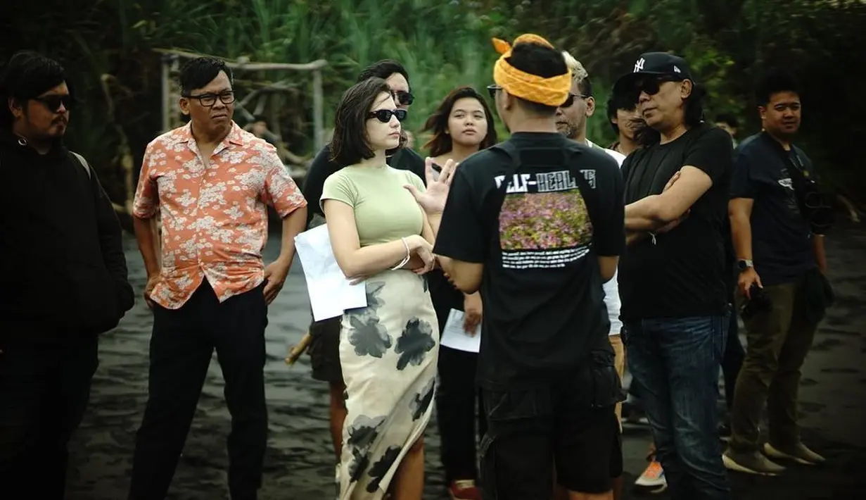 Jadi orang di balik layar, Pevita Pearce polosan tanpa makeup yang tuai pujian [@pevpearce]