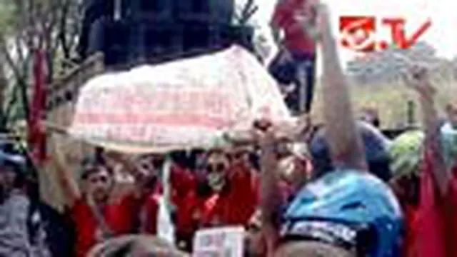 Tuntut Jamsostek, Buruh-Polisi Bentrok