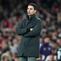 Manajer Arsenal, Mikel Arteta, berdiri di tepi lapangan saat pertandingan Liga Inggris melawan Manchester United di Emirates Stadium, Minggu (25/1/2026). (AP Photo/Kirsty Wigglesworth)