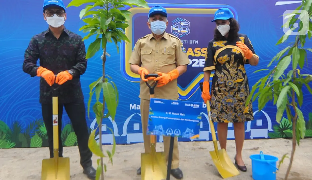 Penanaman pohon digelar pada acara Akad Kredit Massal KPR BP2BT dan dalam rangka perayaan HUT KPR ke-45 di Perumahan Bellpark 2, Lombok Barat, Nusa Tenggara Barat. Senin (22/11/2021). BTN mendorong pembiayaan rumah berbasis ramah lingkungan dengan melakukan penanaman pohon. (Liputan6.com/HO/BTN)