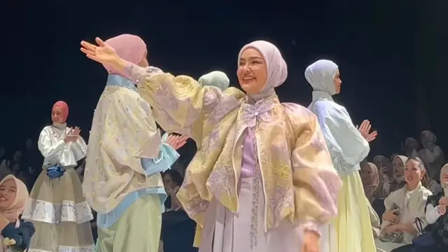 Filosofi Lompat Tali dalam Narasi Mode di Pegelaran RiaMiranda Annual Show 2025