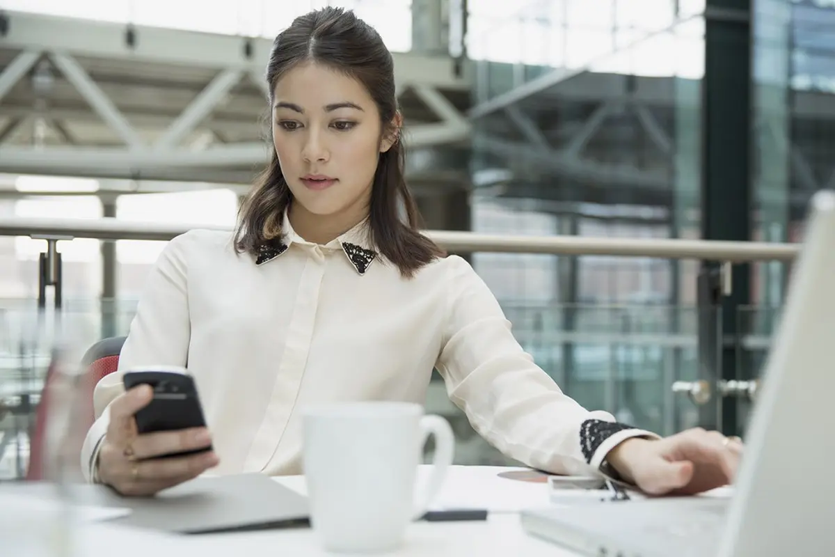 4 Kebiasaan di Kantor yang Bikin Kerja Kamu Lama