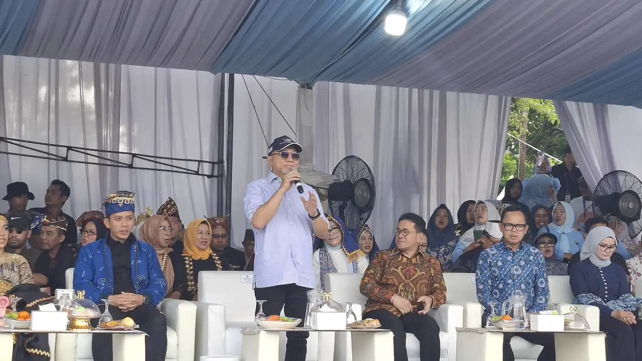 Menteri Koordinator Bidang Perekonomian, Zulkifli Hasan menghadiri Lamsel Fest 2025 dalam rangka HUT ke-69 Lampung Selatan (Liputan6.com/Ardi Munthe)