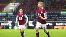 Pemain Burnley, Ben Mee, melakukan selebrasi usai mencetak gol ke gawang Sheffield United pada laga Liga Inggris di Stadion Turf Moor, Selasa (29/12/2020). Burnley menang dengan skor 1-0. (Alex Livesey/Pool via AP)