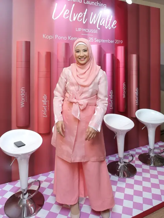 Natasha Rizki, Wardah di kawasan Kemang, Jakarta Selatan, Rabu (25/9/2019). (Daniel Kampua/Fimela.com)