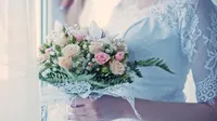Haru, Mempelai Wanita Menangis Lihat Mantan Pacarnya Bernyanyi