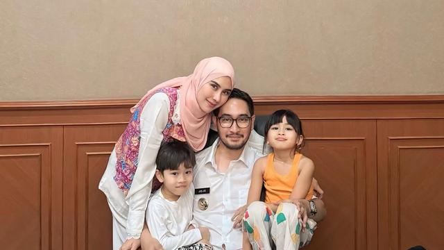 Gaya Hijab Syahnaz Sadiqah yang Kini Jadi Istri Pejabat. (Dok: IG @syahnazs https://www.instagram.com/syahnazs/)