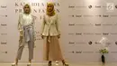 Model mengenakan busana koleksi Kami Idea Raya Presentation 2017 di Jakarta, Selasa (23/5). (Liputan6.com/Immanuel Antonius)