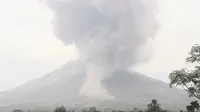 Guguran awan panas Gunung Sinabung. (Liputan6.com/Reza Perdana) 