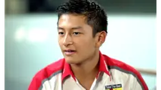 INTERMEZO:  Rio Haryanto Tempel Ayat Kursi di Mobil Balapnya