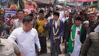 Didampingi Kaesang, Jokowi Hadiri Khitanan Anak Ustaz Ujang Busthomi
