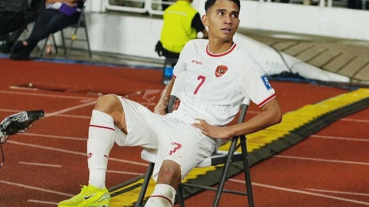 Marselino Ferdinand Tepati Janji, Ganindra Bimo Terima Jersey Kemenangan Timnas Indonesia vs Arab Saudi
