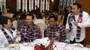 Dalam acara penggalangan dana untuk Ahok-Djarot dilelang harga tempat duduk bersama Ahok sebesar Rp.5 Juta sedangkan bersama Djarot Rp.2,5 Juta, Jakarta, Minggu (27/11). (Liputan6.com/Herman Zakharia)