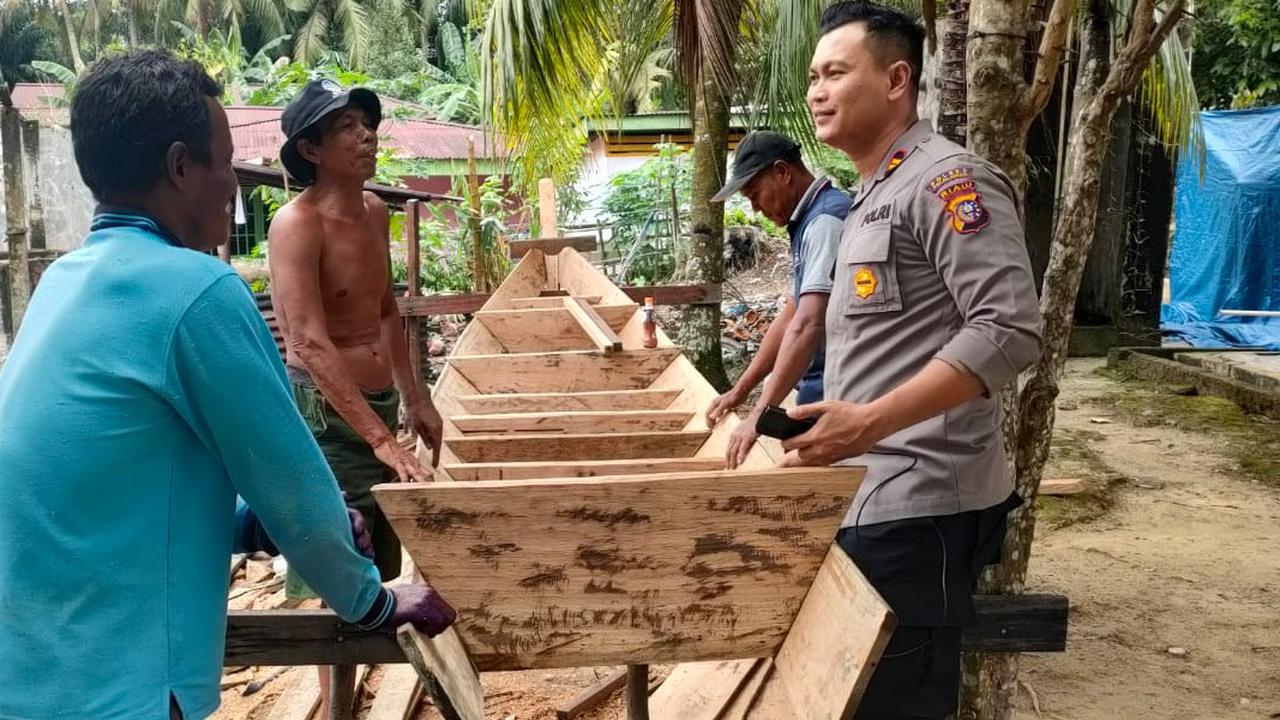 Ini Pesan Polisi Saat Blusukan ke Kampung Nelayan di Pelalawan