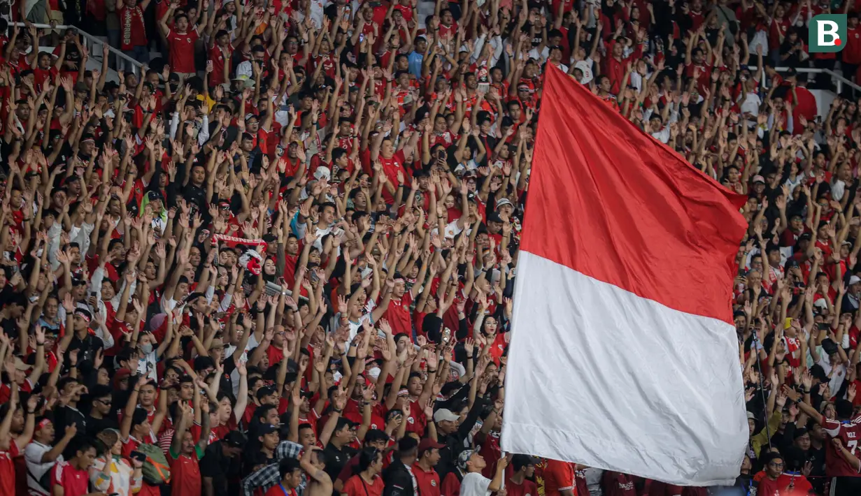 <p>Suporter&nbsp;Timnas Indonesia saat melawan Australia pada laga kedua Grup C Kualifikasi Piala Dunia 2026 Zona Asia di Stadion Utama Gelora Bung Karno (SUGBK), Jakarta Pusat, pada Selasa (10/9/2024). (Bola.com/Bagaskara Lazuardi)</p>