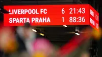 Papan skor menunjukkan hasil akhir pertandingan sepak bola leg kedua babak 16 besar Liga Europa antara Liverpool dan Sparta Praha di Stadion Anfield, Liverpool, Inggris, Kamis 14 Maret 2024. (AP Photo/Jon Super)