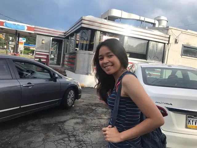 6 Potret Amanda Annete, putri angkat Dian Nitami yang bikin pangling