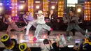 J-Hope (Jung Ho-seok) tampil untuk perayaan Malam Tahun Baru di Times Square, New York, Amerika Serikat, 31 Desember 2022. Membawakan hits solonya, Equal Sign dan Chicken Noodle Soup di tengah udara dingin New York, J-Hope tampil dengan sangat enerjik menghibur para penggemarnya. (Photo by Ben Hider/Invision/AP)