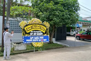 Rumah duka Kapten Andy Dahananto, pilot pesawat ATR yang jatuh di Sulsel. (Liputan6.com/Pramita Tristiawati)