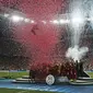Pemain Liverpool berselebrasi saat merayakan juara Piala Super Eropa 2019 setelah mengalahkan Chelsea di Besiktas Park, di Istanbul (15/8/2019). Liverpool menang adu penalti atas Chelsea 5-4 (2-2). (AP Photo/Lefteris Pitarakis)