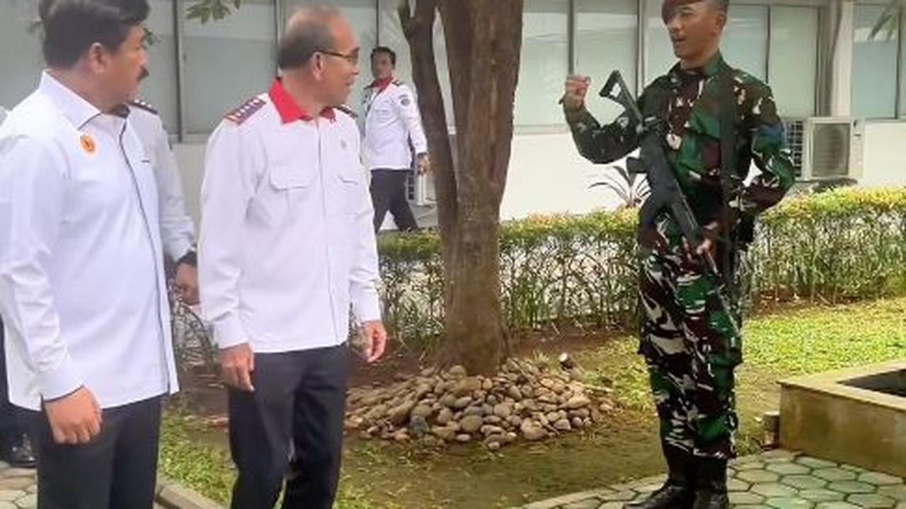Jadi Warga Kehormatan Marinir<br>